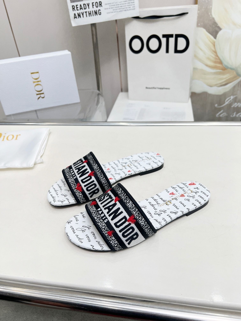 ch**an D*or slippers